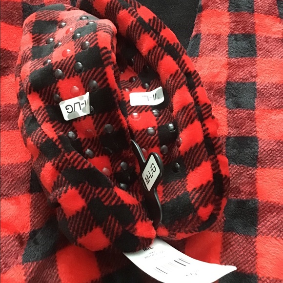 Medium large soft slippers new never worn - Picture 15 of 16